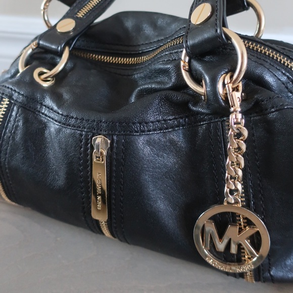 *Pending sale* Michael Kors leather handbag purse crossbody bag - Picture 1 of 17